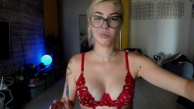 Snapshot of Sarahcamsx chatting on July 2026 08:32:01 AM Sarahcamsx online show from July 2026 08:32:01 AM