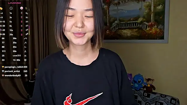 PeachyNoirra online show from June 2026 05:01:02 PM