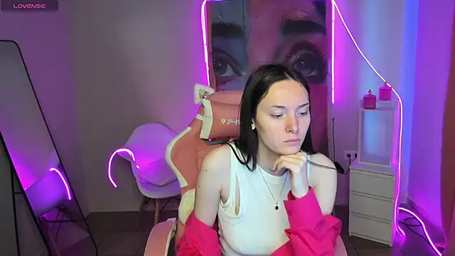 Snapshot of Eva_Leeee chatting on June 2026 05:19:02 AM Eva Leeee online show from June 2026 05:19:02 AM