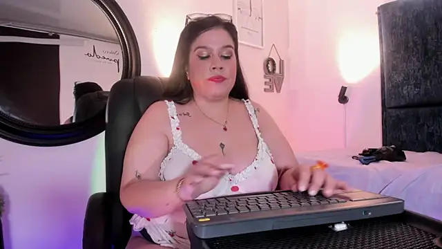 Snapshot of Sara_Evans_1 chatting on June 2026 05:01:02 PM Sara Evans 1 online show from June 2026 05:01:02 PM