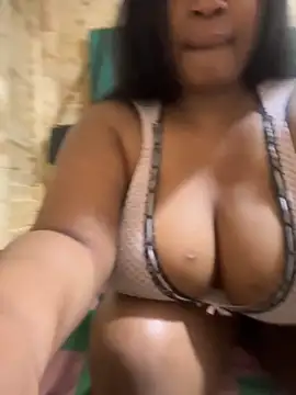 Snapshot of Curveybubbles23 chatting on June 2026 06:34:02 AM Curveybubbles23 online show from June 2026 06:34:02 AM
