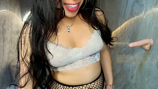 Snapshot of Mia__r_ chatting on June 2026 10:35:01 PM Mia r online show from June 2026 10:35:01 PM