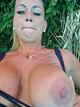 Snapshot of housewifebella chatting on July 2026 02:01:02 PM housewifebella online show from July 2026 02:01:02 PM