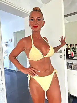 Snapshot of housewifebella chatting on August 2026 11:26:02 AM housewifebella online show from August 2026 11:26:02 AM