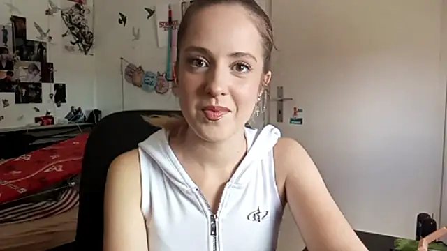 Snapshot of petaljig chatting on June 2026 12:40:01 PM petaljig online show from June 2026 12:40:01 PM