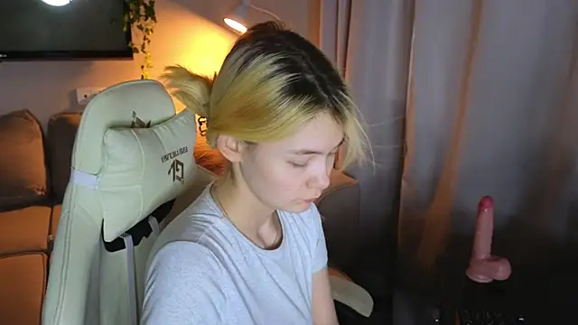 Emily Miu online show from July 2026 11:18:02 PM