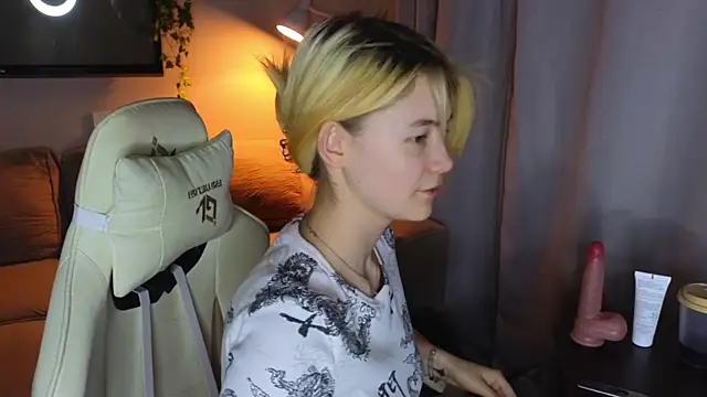 Emily Miu online show from July 2026 10:18:02 PM