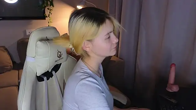 Emily Miu online show from August 2026 10:12:01 PM