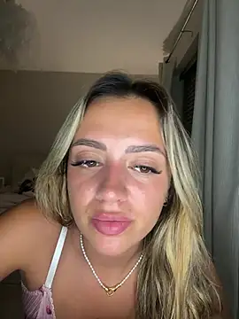 Snapshot of Harrietbronzex chatting on June 2026 10:22:01 PM Harrietbronzex online show from June 2026 10:22:01 PM