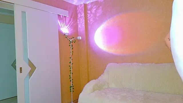 Snapshot of SweeetMia chatting on June 2026 05:12:01 AM SweeetMia online show from June 2026 05:12:01 AM