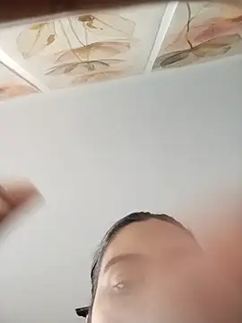 Snapshot of SUZZAN-R chatting on July 2026 09:47:02 PM SUZZAN-R online show from July 2026 09:47:02 PM