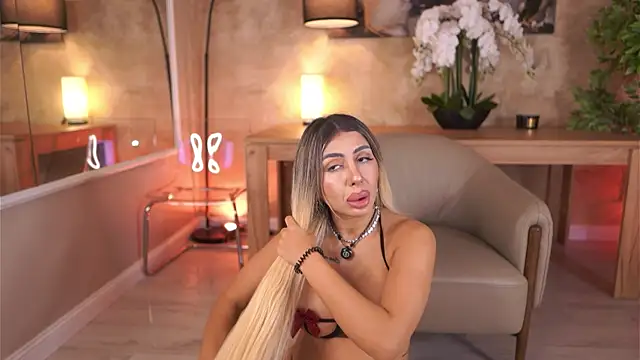 LucyyRosse online show from July 2026 08:06:01 AM