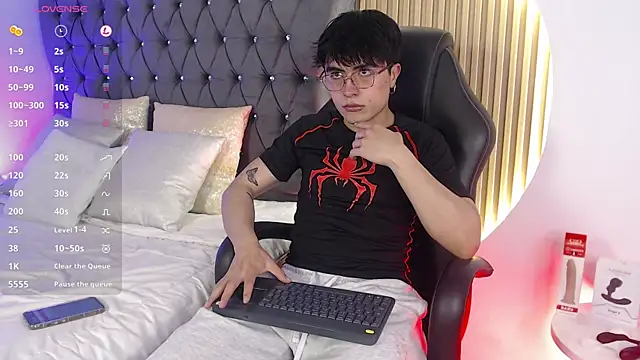 Snapshot of Tommy_Claks chatting on July 2026 08:16:01 PM Tommy Claks online show from July 2026 08:16:01 PM