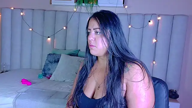 Snapshot of ShelyEvans__ chatting on July 2026 12:23:02 AM ShelyEvans online show from July 2026 12:23:02 AM