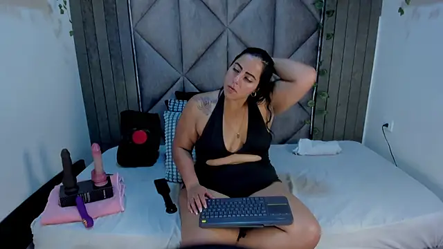 Snapshot of ShelyEvans__ chatting on July 2026 12:13:01 AM ShelyEvans online show from July 2026 12:13:01 AM