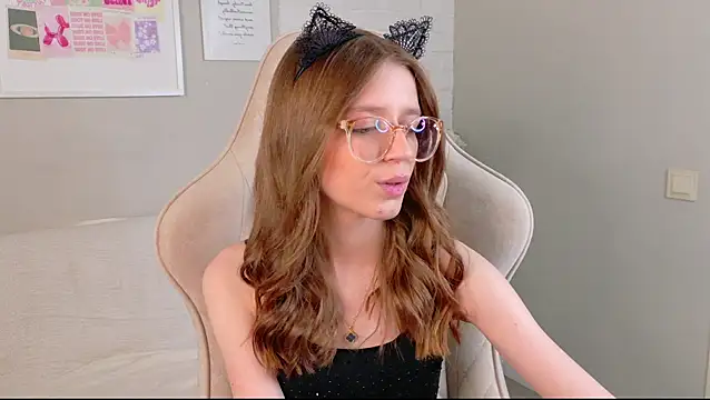 Snapshot of StellaMour chatting on July 2026 05:20:01 PM StellaMour online show from July 2026 05:20:01 PM