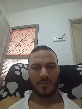 Edneishenrique online show from June 2026 06:01:02 PM