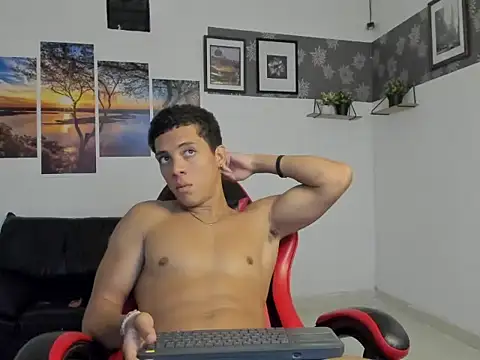 Snapshot of MAX_LEGEND chatting on June 2026 01:24:02 PM MAX LEGEND online show from June 2026 01:24:02 PM