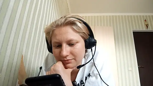 Snapshot of JennyShortcut chatting on June 2026 12:53:02 PM JennyShortcut online show from June 2026 12:53:02 PM