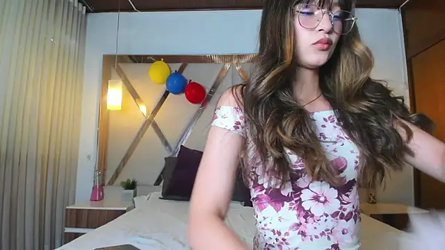 Snapshot of ZoeDear_ chatting on July 2026 10:37:01 PM ZoeDear online show from July 2026 10:37:01 PM