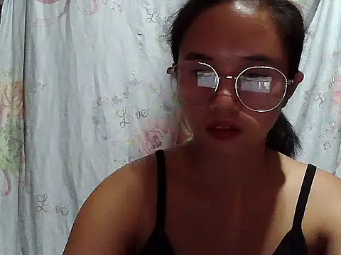 Snapshot of sophie_193 chatting on June 2026 05:39:02 PM sophie 193 online show from June 2026 05:39:02 PM
