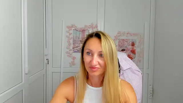 Snapshot of LilyDreamm chatting on June 2026 06:29:02 AM LilyDreamm online show from June 2026 06:29:02 AM