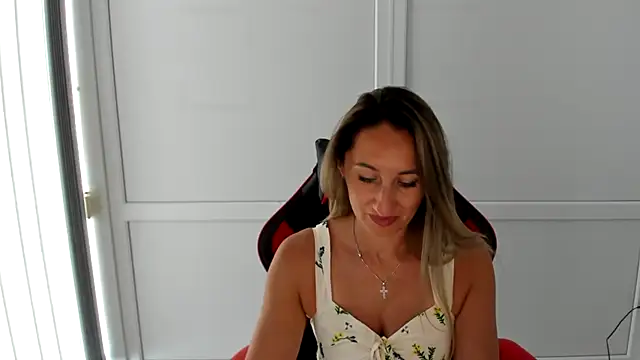 Snapshot of LilyDreamm chatting on July 2026 11:58:02 AM LilyDreamm online show from July 2026 11:58:02 AM