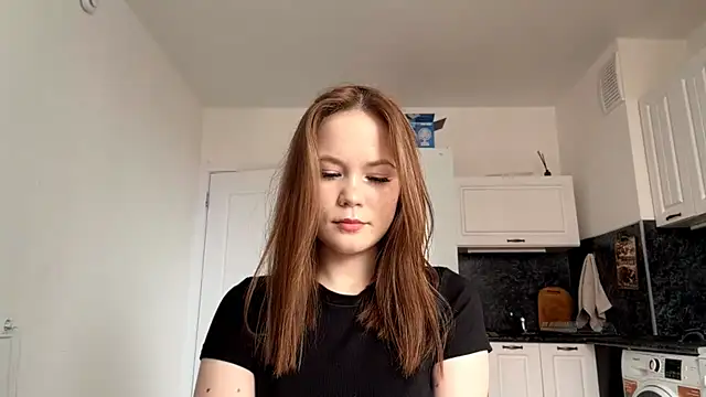Snapshot of LauranAngelbeck chatting on June 2026 03:20:02 AM LauranAngelbeck online show from June 2026 03:20:02 AM
