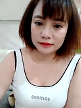 Snapshot of Bee-naa chatting on July 2026 04:50:01 PM Bee-naa online show from July 2026 04:50:01 PM