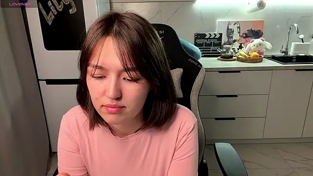 Snapshot of LilyPopss chatting on June 2026 07:27:02 PM LilyPopss online show from June 2026 07:27:02 PM