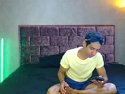 Elliot Henrique1 online show from July 2026 03:45:02 PM