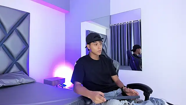 sebastiann 04 online show from June 2026 06:56:01 PM