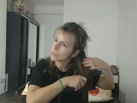 Snapshot of DedeSibel chatting on January 2025 09:08:01 AM DedeSibel online show from January 2025 09:08:01 AM