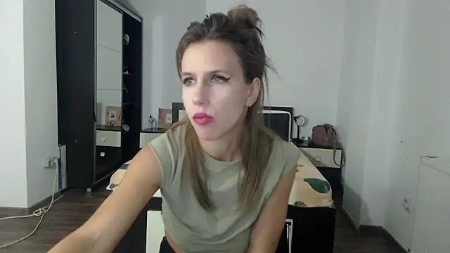 Snapshot of DedeSibel chatting on January 2025 05:42:02 PM DedeSibel online show from January 2025 05:42:02 PM