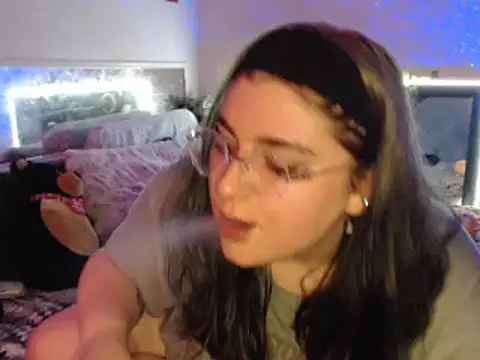 Snapshot of starfucker420XO chatting on July 2026 06:47:02 AM starfucker420XO online show from July 2026 06:47:02 AM