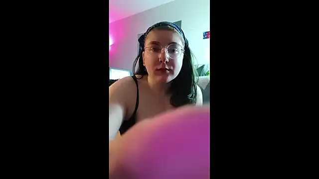 Snapshot of starfucker420XO chatting on July 2026 07:28:01 AM starfucker420XO online show from July 2026 07:28:01 AM