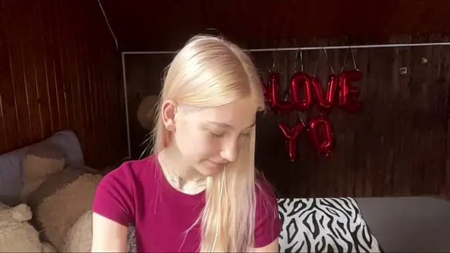 Snapshot of GlyndaMccannon chatting on July 2026 08:21:01 AM GlyndaMccannon online show from July 2026 08:21:01 AM