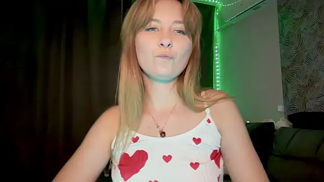 Snapshot of Luna_Kissss chatting on July 2026 07:31:01 PM Luna Kissss online show from July 2026 07:31:01 PM
