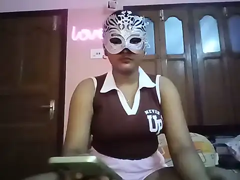 Snapshot of HOT__QUEEN001 chatting on July 2026 04:21:01 PM HOT QUEEN001 online show from July 2026 04:21:01 PM
