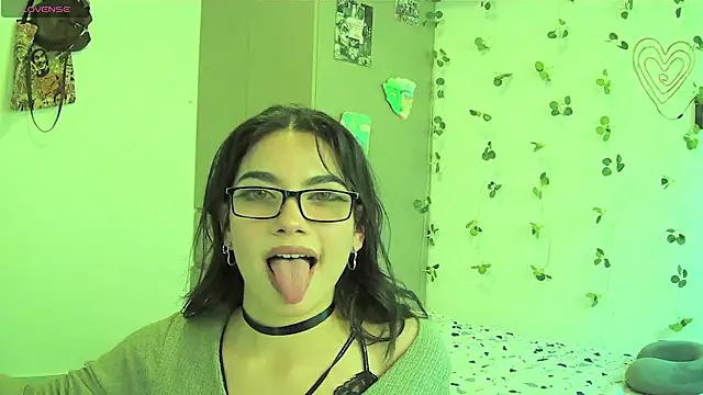 Sofii Wasshington online show from August 2026 08:33:02 PM