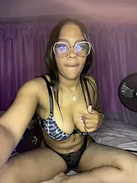 Snapshot of samantha3218 chatting on July 2026 01:55:01 AM samantha3218 online show from July 2026 01:55:01 AM