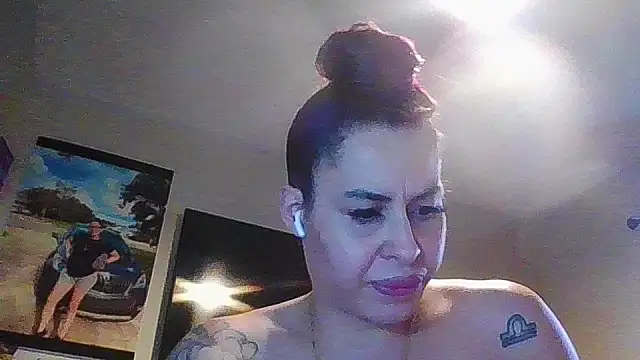 imisamoore69 online show from November 2025 07:35:01 PM