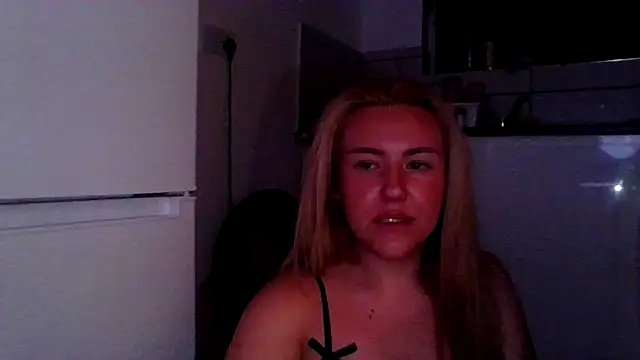 Snapshot of MaddyCherryX chatting on July 2026 11:22:01 PM MaddyCherryX online show from July 2026 11:22:01 PM