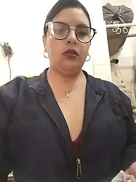 Snapshot of YINNA__24 chatting on July 2026 01:28:01 PM YINNA 24 online show from July 2026 01:28:01 PM