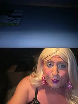 Snapshot of SiSSY_BARBiE chatting on August 2026 07:01:01 AM SiSSY BARBiE online show from August 2026 07:01:01 AM