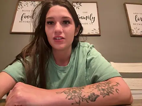 Snapshot of prettygirll00 chatting on July 2026 01:41:01 AM prettygirll00 online show from July 2026 01:41:01 AM