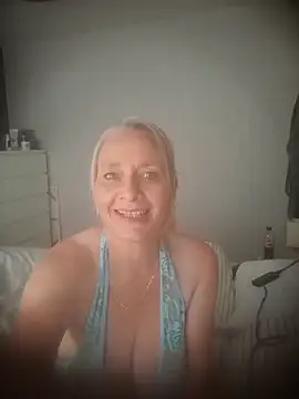 BellaUkCurvy online show from July 2026 11:17:02 AM