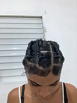 LaReynaZendeyaElite online show from July 2026 01:00:01 AM