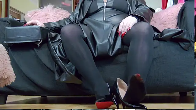 Snapshot of KaryQueen chatting on January 2026 04:16:01 AM KaryQueen online show from January 2026 04:16:01 AM