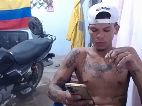 Snapshot of MASTER420TATTO chatting on July 2026 07:23:01 AM MASTER420TATTO online show from July 2026 07:23:01 AM